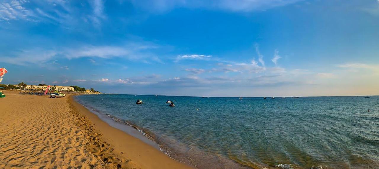 Aris Seaside Issos Beach Ájosz Jeórjosz Kültér fotó